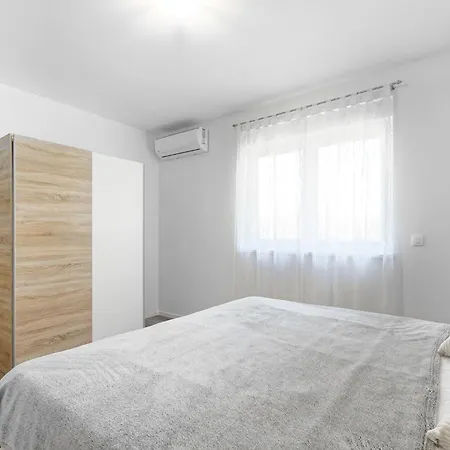 Petar By Rent Istria * بوجي